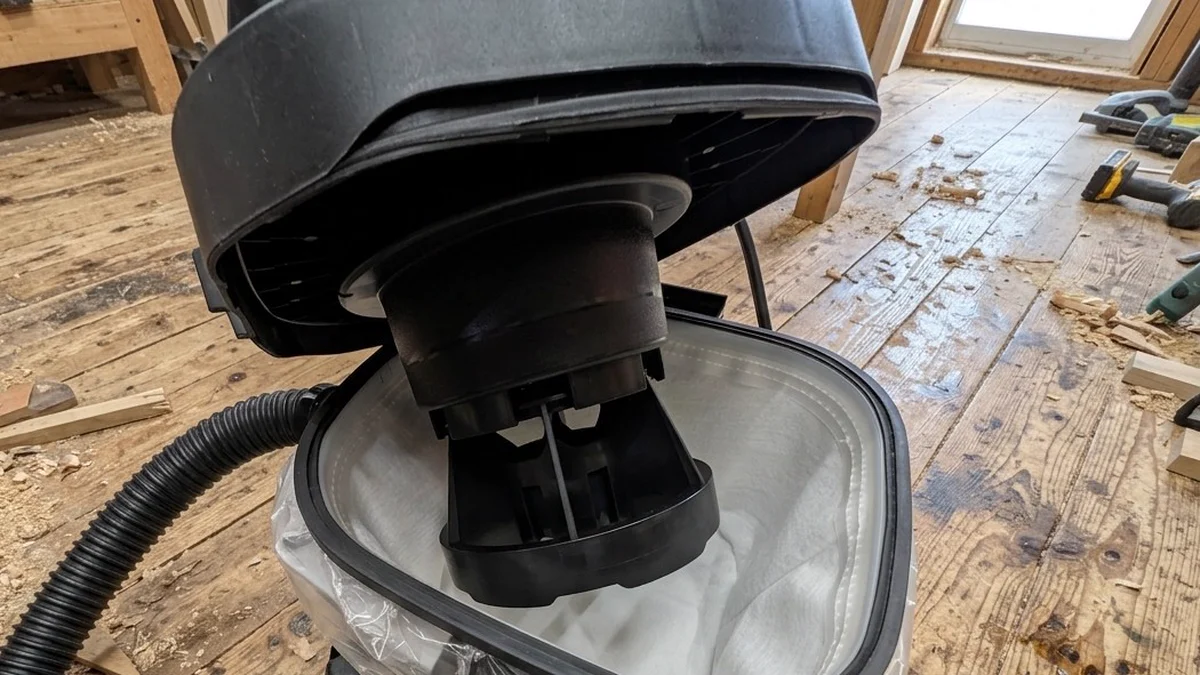筆者が使っているマキタM442のタンクを開けた実機写真
